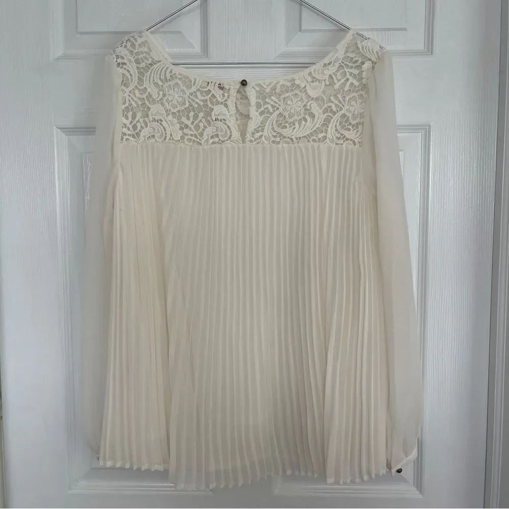 Sundance Cream Lace Pleated Blouse Sz M NWOT - Picture 5 of 8
